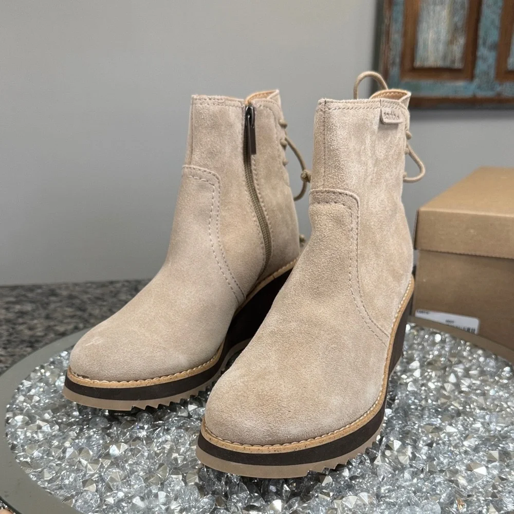 Earth Suede Wedge Bootie in Light Taupe NEW 6